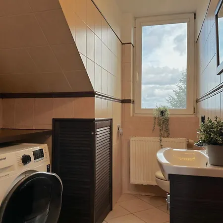 Проживание в семье Movie - Charming Place, 15 Minutes To Old Town & 5 Minutes To Seaside Гданьск