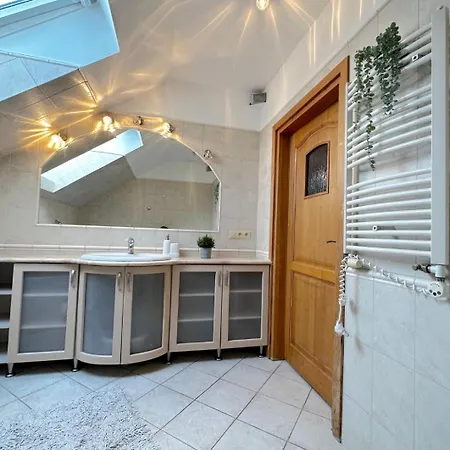 Movie - Charming Place, 15 Minutes To Old Town & 5 Minutes To Seaside