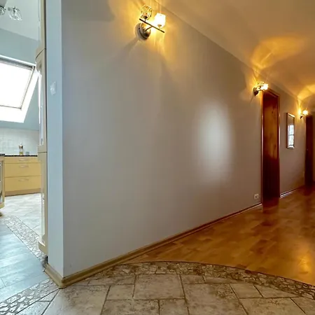 Movie - Charming Place, 15 Minutes To Old Town & 5 Minutes To Seaside גדנסק