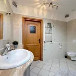 Séjour chez l'habitant Movie - Charming Place, 15 Minutes To Old Town & 5 Minutes To Seaside *