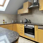 Movie - Charming Place, 15 Minutes To Old Town & 5 Minutes To Seaside Séjour chez l'habitant *