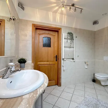 Privat bolig Movie - Charming Place, 15 Minutes To Old Town & 5 Minutes To Seaside *